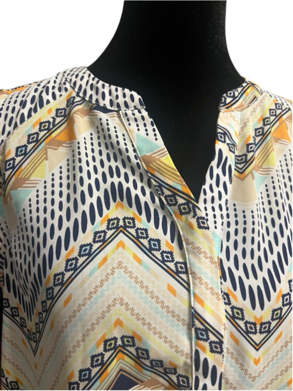 Women's Skies Are Blue Blouse S White Navy Geometric Sleeveless